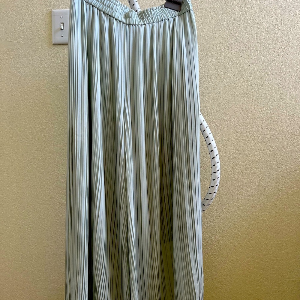 Uniqlo chiffon pleated skirt pants in light green